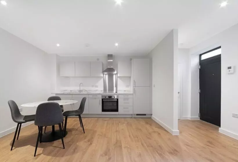 Residenssi Modern Townhouse, Close To 02,excel, 5mins To Tube