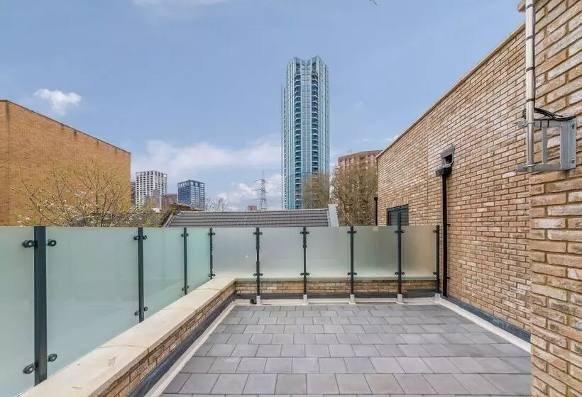 Residenssi Modern Townhouse, Close To 02,excel, 5mins To Tube