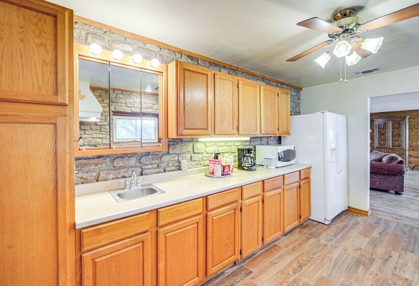 Riverfront Brady Retreat On 25 Acres!