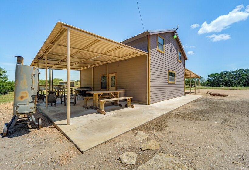 Riverfront Brady Retreat On 25 Acres!