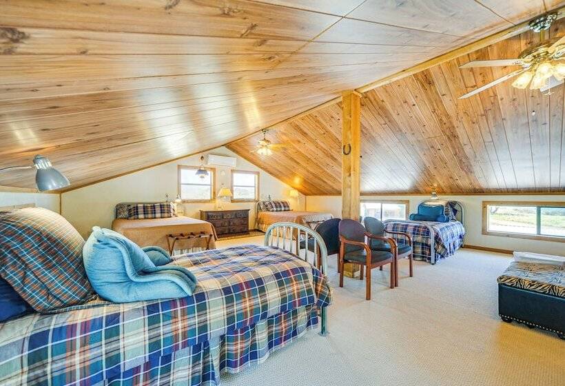 Riverfront Brady Retreat On 25 Acres!