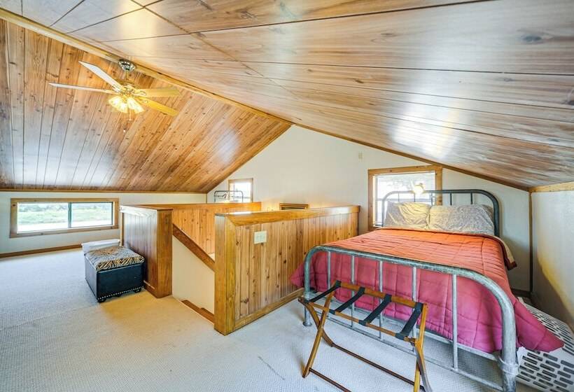 Riverfront Brady Retreat On 25 Acres!