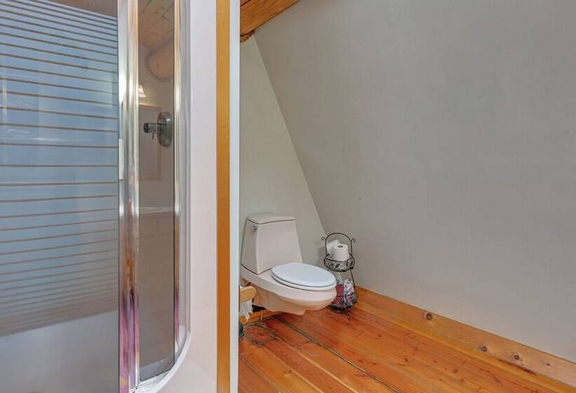 Spacious Sterling Cabin: Game Room, Private Pond!