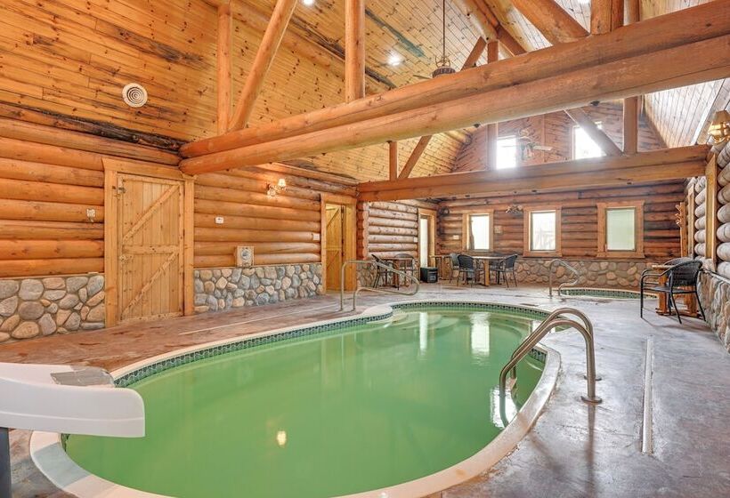 Spacious Sterling Cabin: Game Room, Private Pond!
