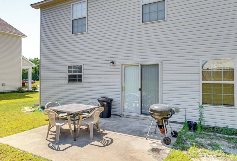 Spacious West Columbia Home W/ Patio & Grill!