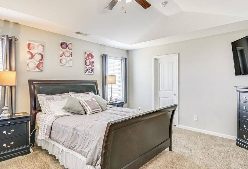 Spacious West Columbia Home W/ Patio & Grill!