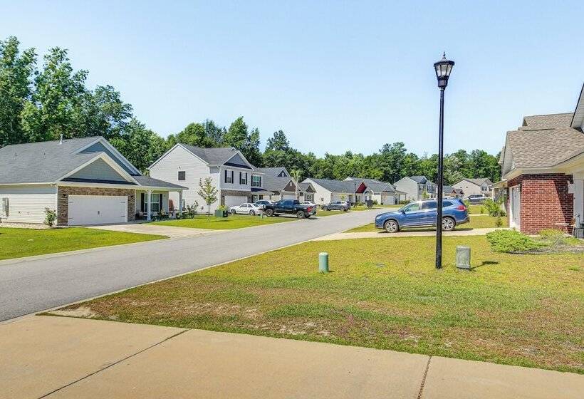 Spacious West Columbia Home W/ Patio & Grill!