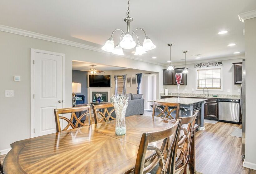 Spacious West Columbia Home W/ Patio & Grill!