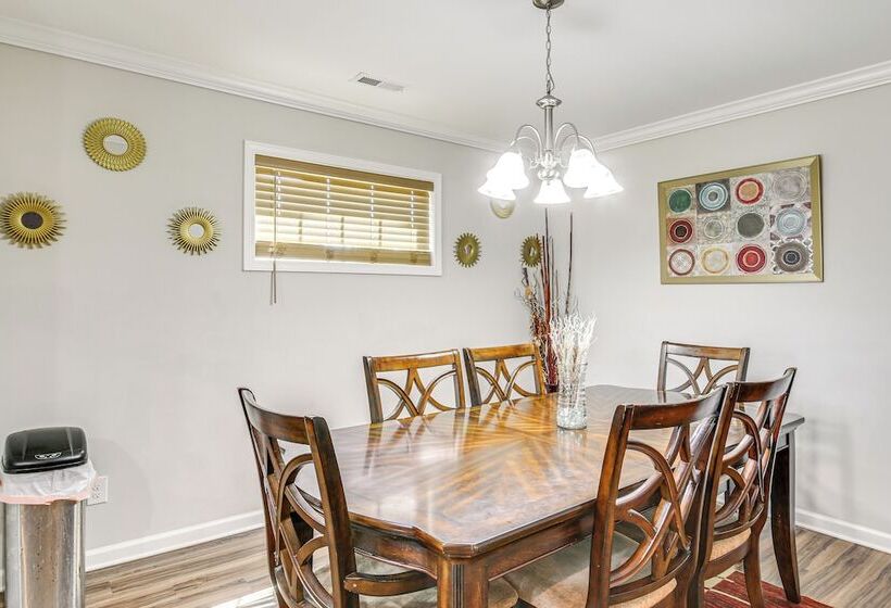 Spacious West Columbia Home W/ Patio & Grill!