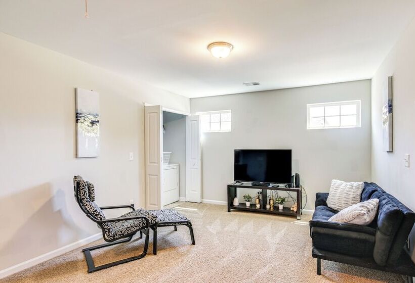 Spacious West Columbia Home W/ Patio & Grill!