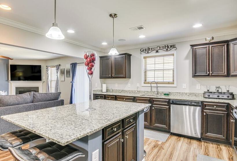 Spacious West Columbia Home W/ Patio & Grill!