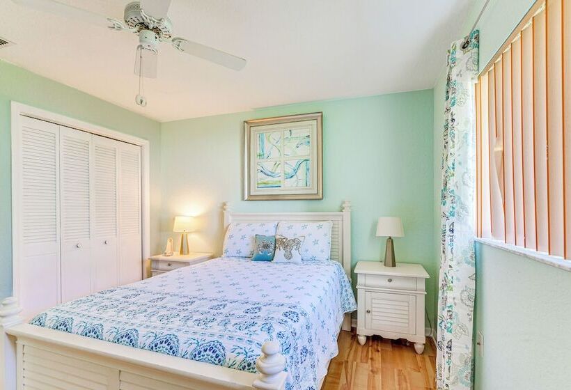 Spring Hill Home: Private Pool, 9 Mi To Beach!