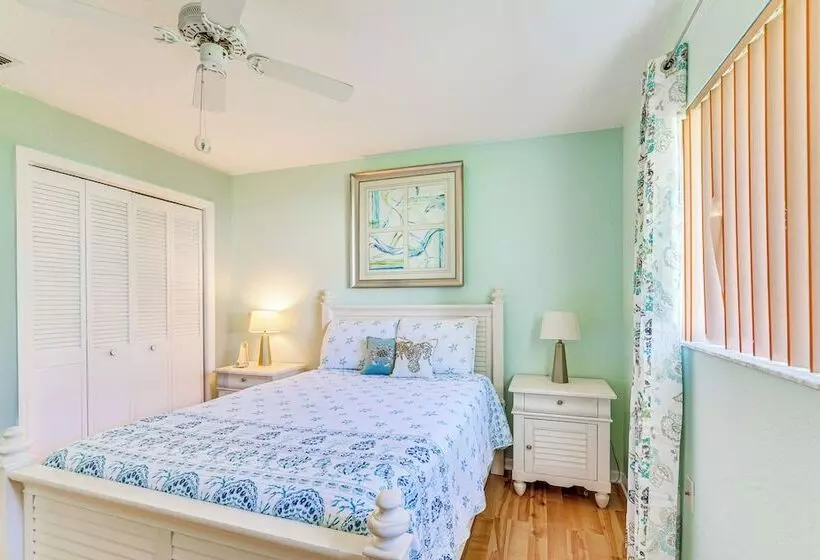 Spring Hill Home: Private Pool, 9 Mi To Beach!