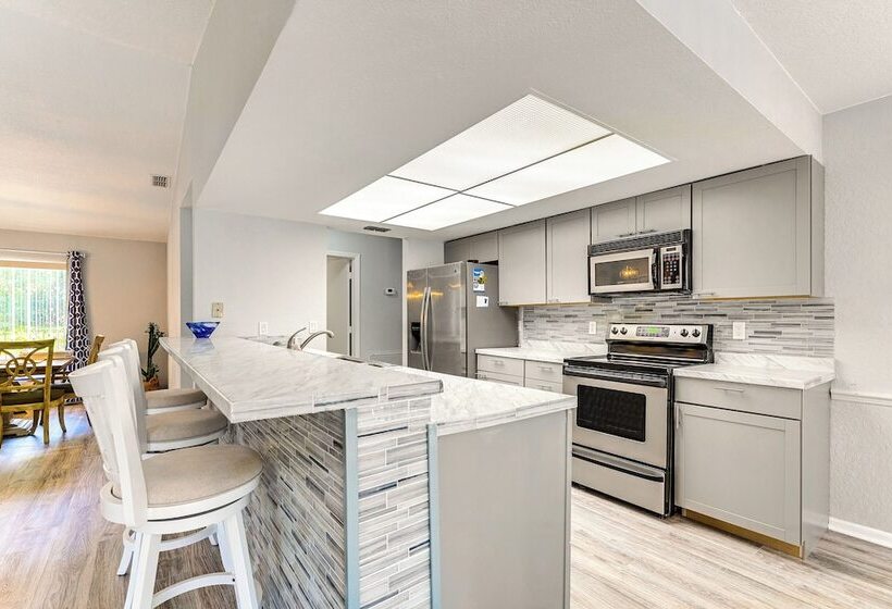 Spring Hill Home: Private Pool, 9 Mi To Beach!