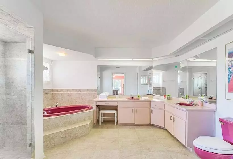 Spring Hill Home: Private Pool, 9 Mi To Beach!