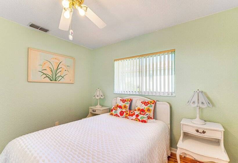 Spring Hill Home: Private Pool, 9 Mi To Beach!