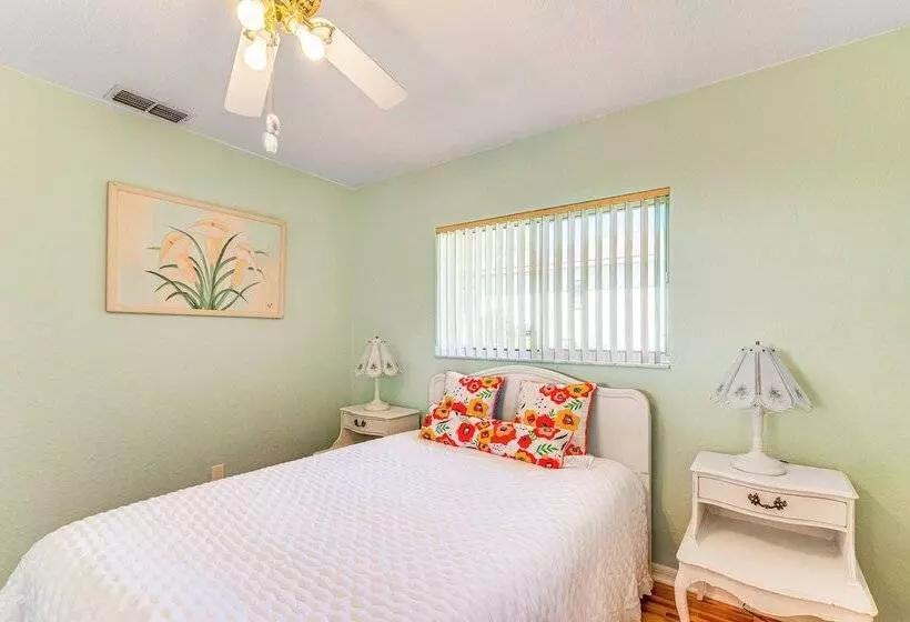 Spring Hill Home: Private Pool, 9 Mi To Beach!