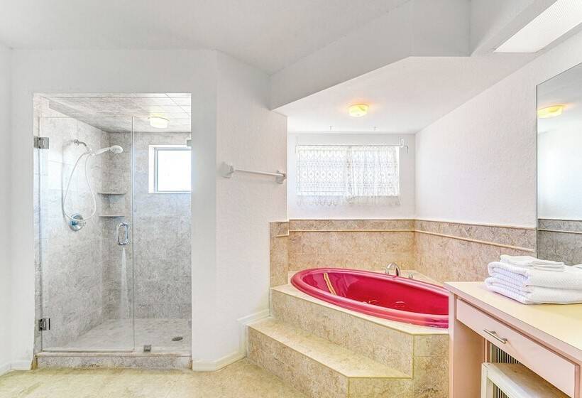 Spring Hill Home: Private Pool, 9 Mi To Beach!