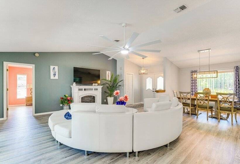 Spring Hill Home: Private Pool, 9 Mi To Beach!