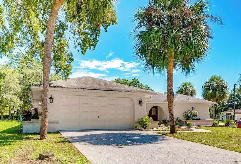 Spring Hill Home: Private Pool, 9 Mi To Beach!