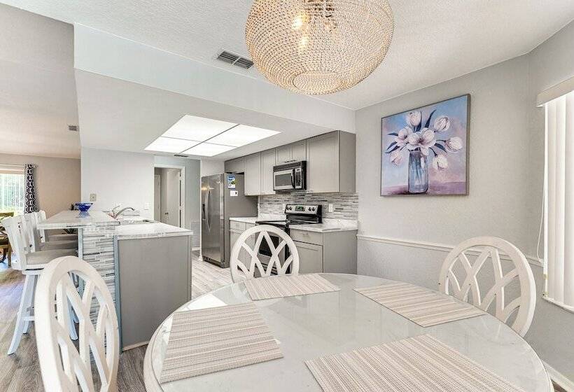 Spring Hill Home: Private Pool, 9 Mi To Beach!