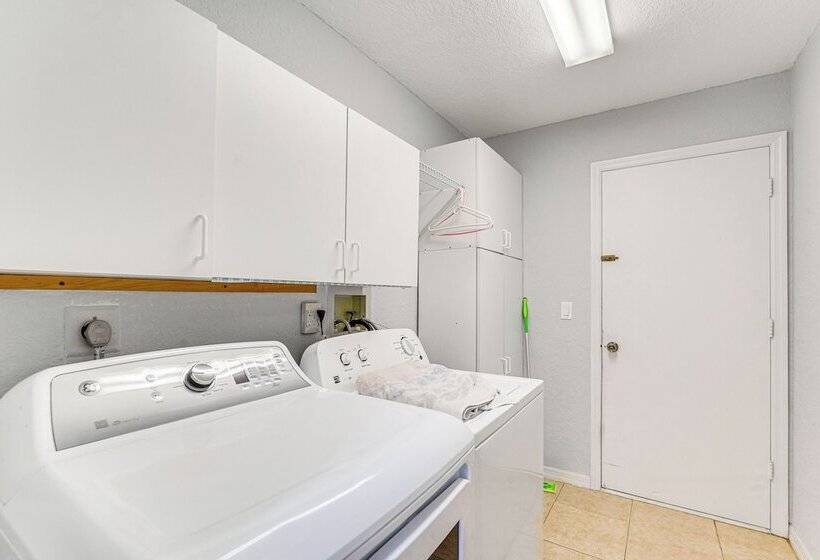 Spring Hill Home: Private Pool, 9 Mi To Beach!