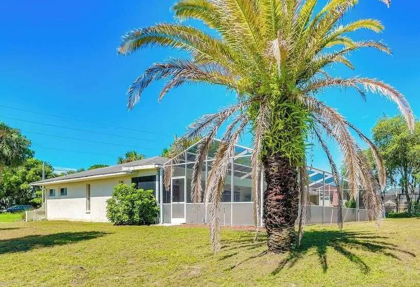 Spring Hill Home: Private Pool, 9 Mi To Beach!