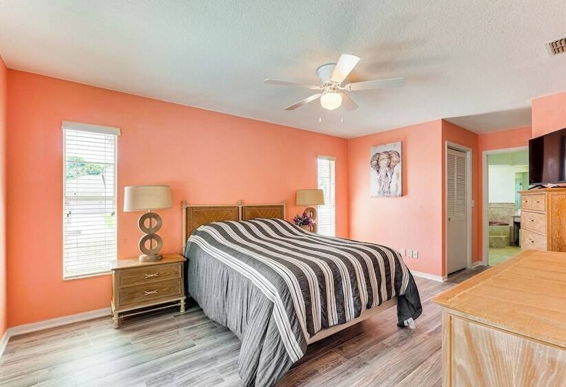 Spring Hill Home: Private Pool, 9 Mi To Beach!