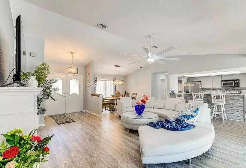 Spring Hill Home: Private Pool, 9 Mi To Beach!