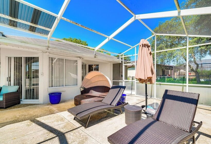 Spring Hill Home: Private Pool, 9 Mi To Beach!