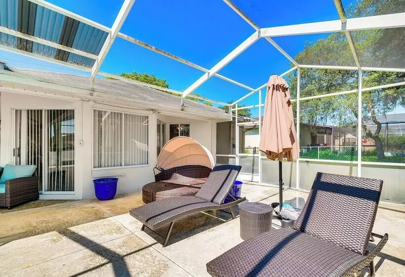Spring Hill Home: Private Pool, 9 Mi To Beach!
