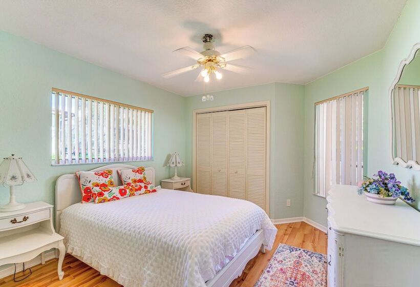 Spring Hill Home: Private Pool, 9 Mi To Beach!