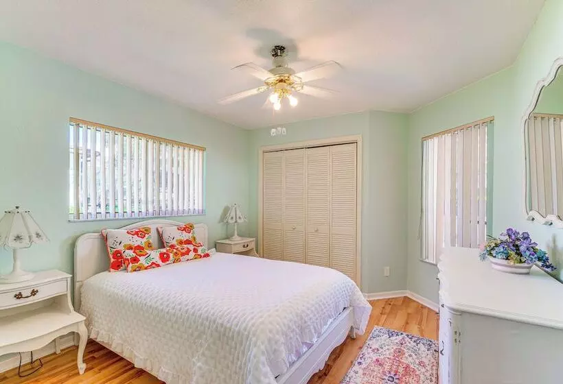 Spring Hill Home: Private Pool, 9 Mi To Beach!