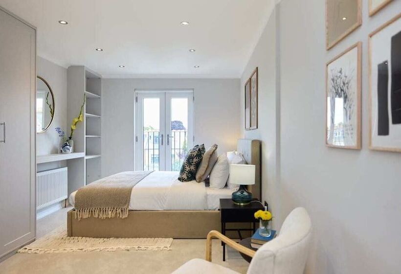 The Roehampton Place Elegant 5bdr House With Garden + Parking