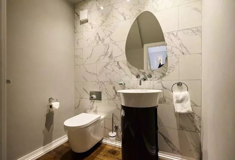 The Roehampton Place   Elegant 5bdr House With Garden + Parking