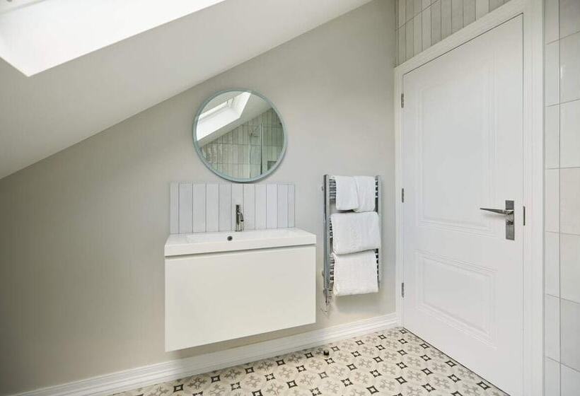 The Roehampton Place Elegant 5bdr House With Garden + Parking