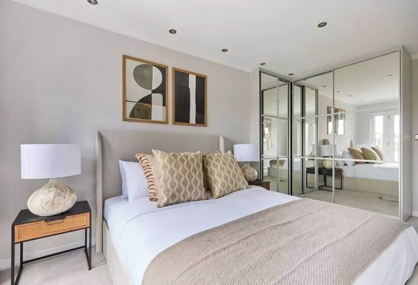 The Roehampton Place   Elegant 5bdr House With Garden + Parking