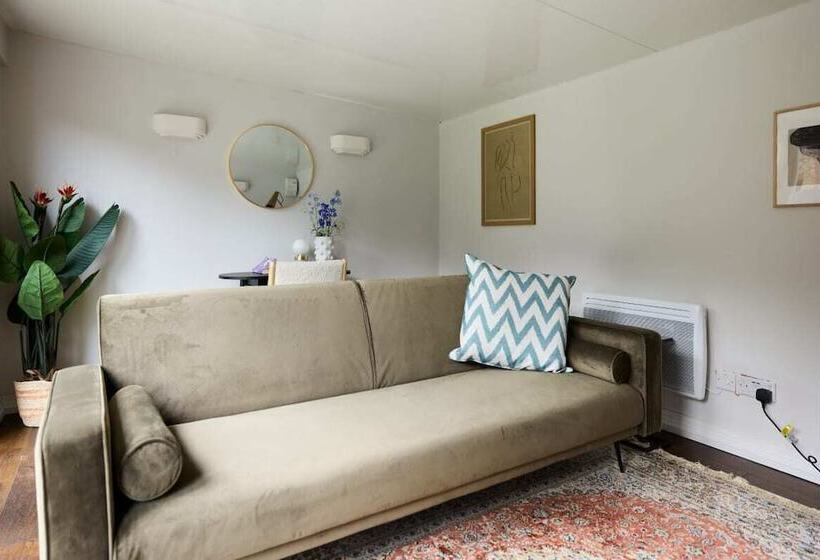 The Roehampton Place Elegant 5bdr House With Garden + Parking