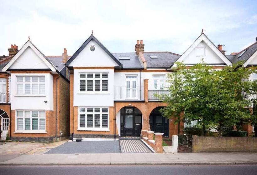 The Roehampton Place Elegant 5bdr House With Garden + Parking