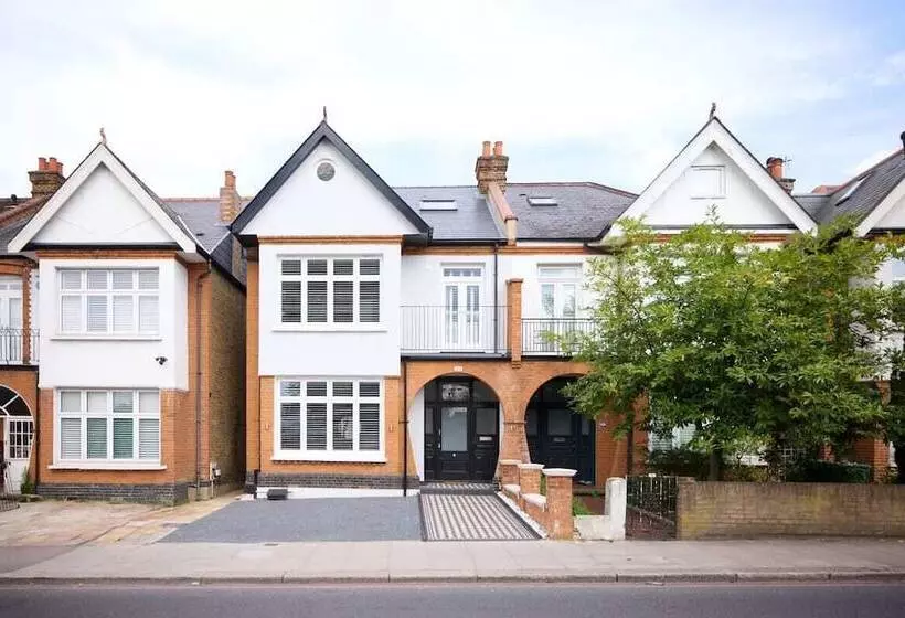 The Roehampton Place   Elegant 5bdr House With Garden + Parking