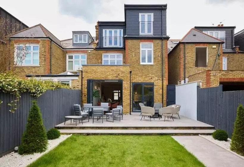 The Roehampton Place   Elegant 5bdr House With Garden + Parking