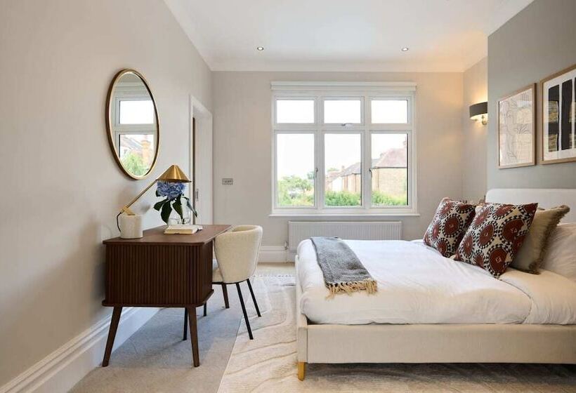 The Roehampton Place Elegant 5bdr House With Garden + Parking