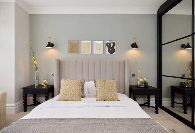 The Roehampton Place Elegant 5bdr House With Garden + Parking