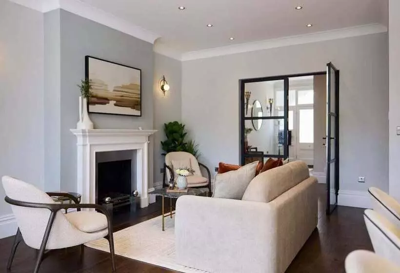 The Roehampton Place   Elegant 5bdr House With Garden + Parking