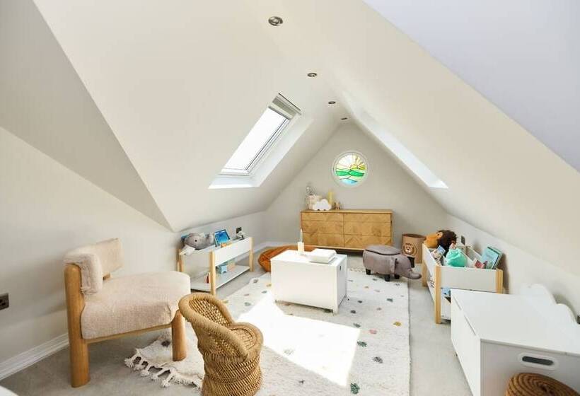 The Roehampton Place Elegant 5bdr House With Garden + Parking