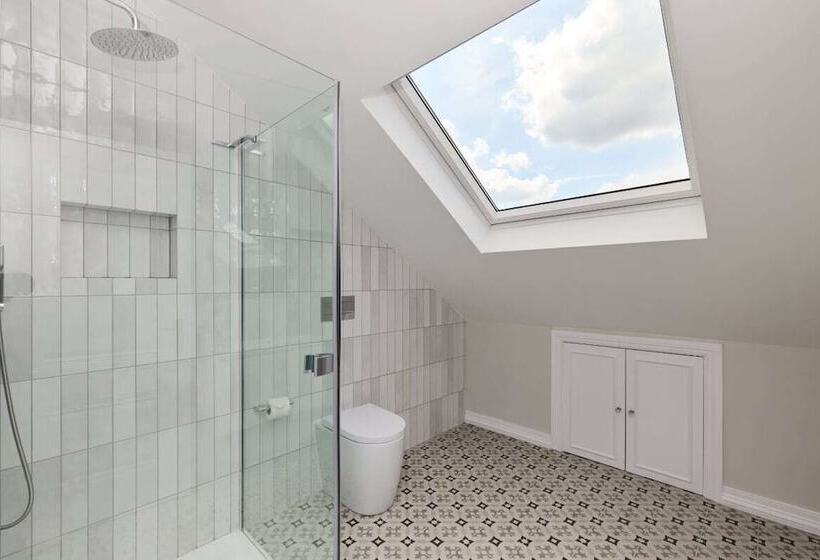 The Roehampton Place Elegant 5bdr House With Garden + Parking