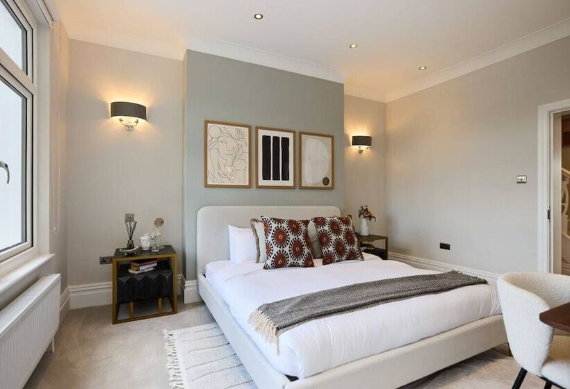 The Roehampton Place Elegant 5bdr House With Garden + Parking