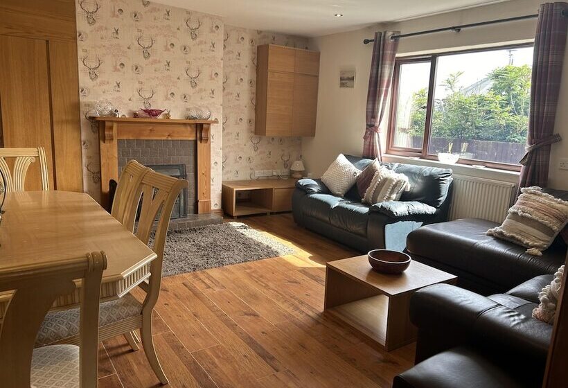 4 Bed Room Bungalow , Open Fire ,perfect Choice