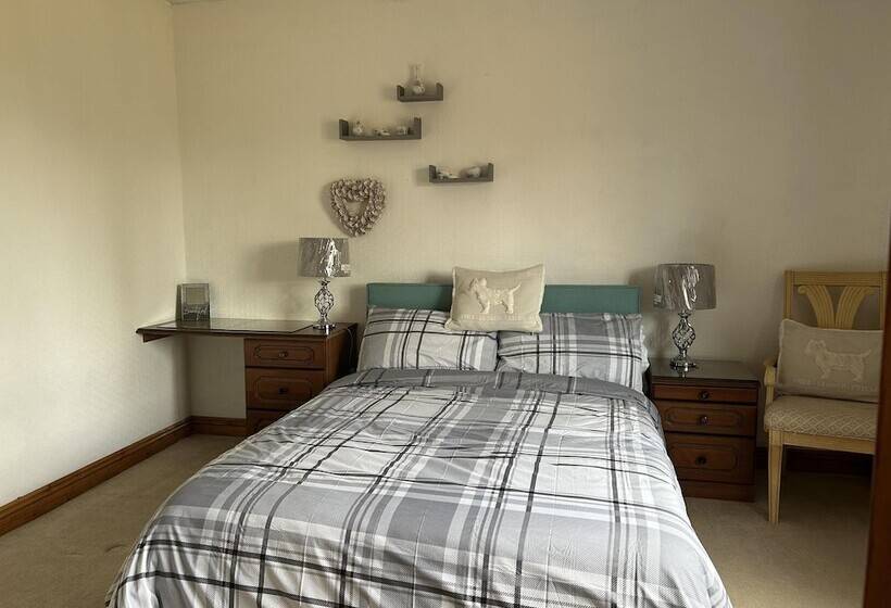 4 Bed Room Bungalow , Open Fire ,perfect Choice