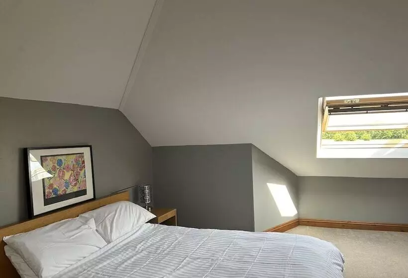 4 Bed Room Bungalow , Open Fire ,perfect Choice